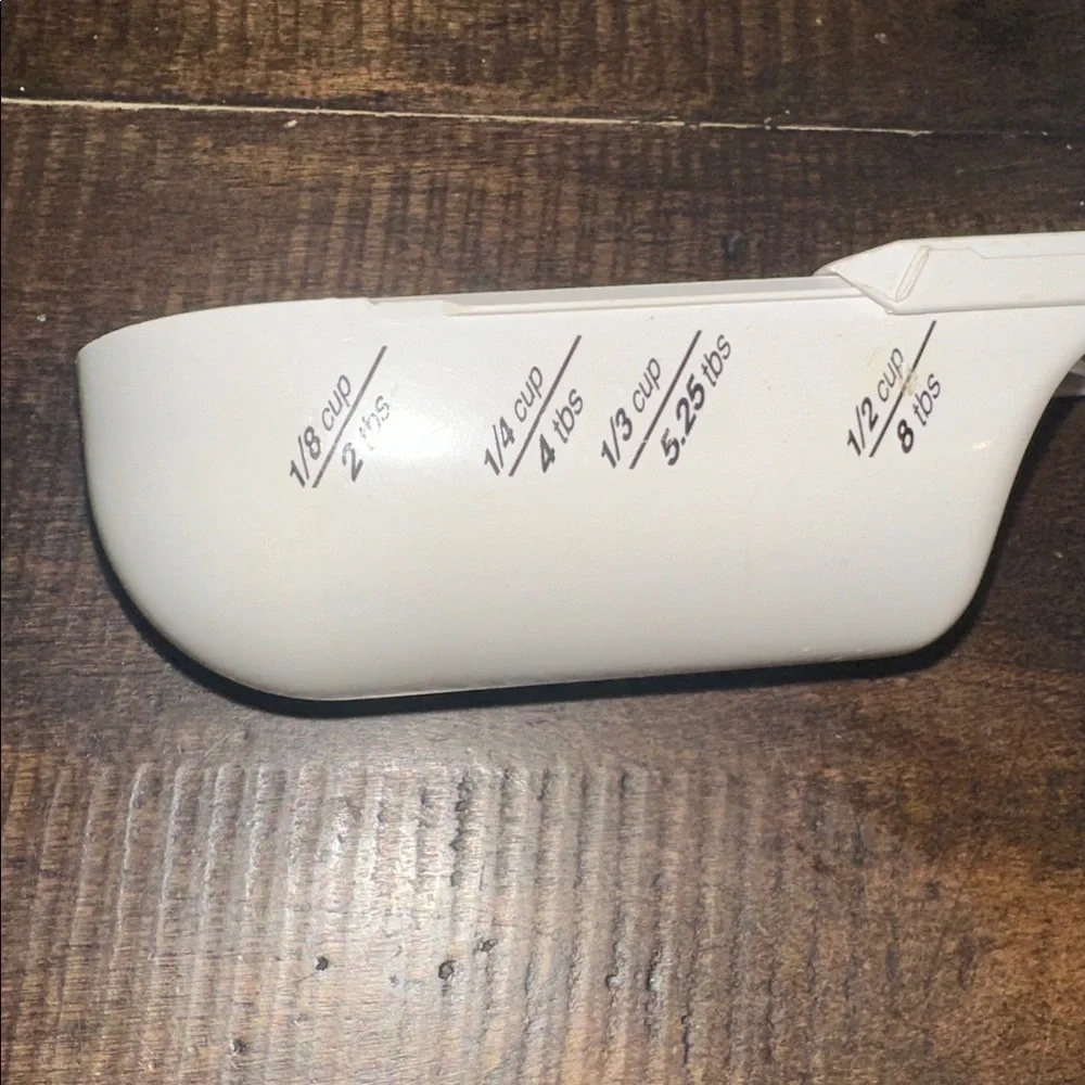 Corning measures asjusta White Adjustable Scoop